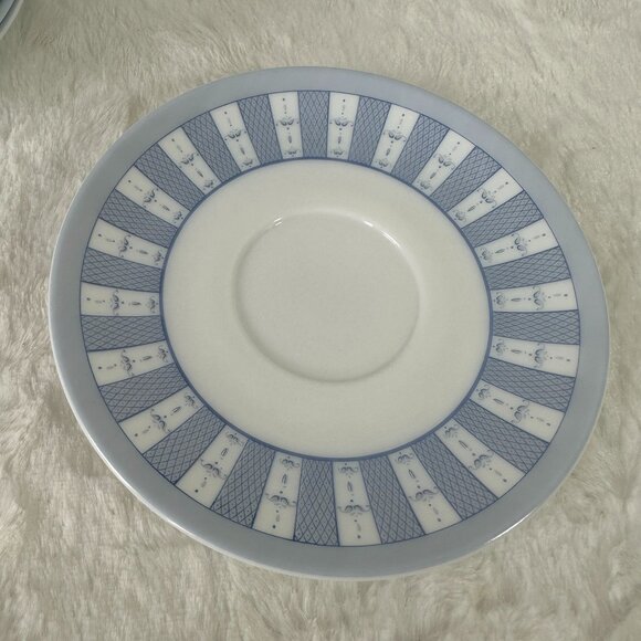 Martha Stewart Everyday Garden Trellis Blue & White Saucer Plate - Picture 1 of 7